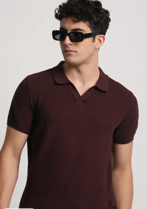“Men’s Maroon Polo T-Shirt – Textured Knit, Stylish V-Neck”